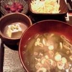 炭焼漁師小屋料理　渋谷東急本店前のひもの屋 - みそ汁と小鉢類(２０１５年６月１２日撮影)