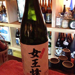 女王蜂。ピンクのラベルがオシャレだ