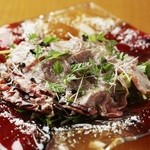 Nobe noBe - 料理写真:稀少種の和牛をサラダ感覚で楽しむ『名物　備前黒毛和牛のパルメザンチーズ炙り』