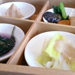 レストラン ぎんざ 泥武士 - 下段は野菜の重