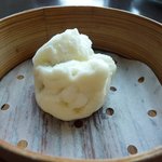 広東料理 センス - 点心類　　饅頭1種類