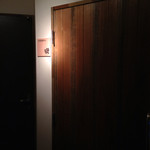 礎 - この重厚な扉の向こうに・・・