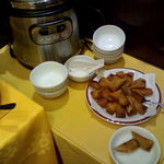 魯園菜館 - ランチ時のサラダバー（この日は春巻きも食べ放！）