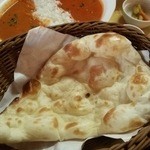 カレーショップ　ギータ - ナンは小さ目　おかわりＯＫ