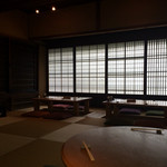 蕎麦 いち - 障子から射し込む灯りと掘りごたつ式のお席