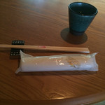 蕎麦 いち - 箸、箸置き、紙おしぼり、のセットと蕎麦茶