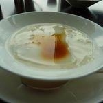 広東料理 センス - 香港スタイルの桶豆腐　紅糖のシロップをかけて