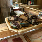 築地すし好 JIN仁 - 生きたアワビ