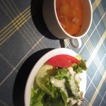 キッチン 静 - セットのサラダとスープ。