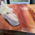 弘寿司 - 帆立肝のせ