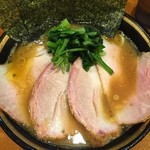 ラーメン 末廣家 - チャーシュー麺750円
      
      今年の100杯目を今一番ハマっているお店で食す。
      
       2015年100杯目