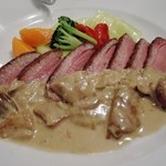 2015/4 Carne　ビュルゴー産の鴨のエトフェ　ボルチーニ茸のソース
          