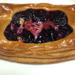 ゴントラン シェリエ - ローズとダークチェリーのデニッシュ（310円）