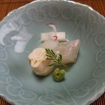 御料理 はやし - 鯛とイカ、生湯葉、長芋のお造り！ラディッシュ(ハツカダイコン)とにんじんの葉が添えられていた～♪(^o^)丿　　
                                