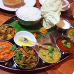 ニルワナム - ベジミールス(2500円)　カレー2種はチャナマサラとアルーマサラ