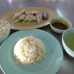 Raan Kaithong Pratunam - カオマンガイ鶏とご飯でTHB60、追加の単品油飯はTHB10、計THB70