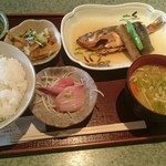 喜界 - 煮魚定食910円