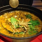 Daininguandobasoru - カレーのアップ トッピング以外煮込み？