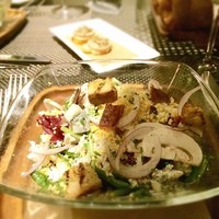 BLT STEAK  ROPPONGI - 初めて連れてってもらいました♡外のお席なので照明は暗くてあまり写真映えは良くないですが。。。メニューは見る事なくお店側にアレンジしてもらいます。茹で卵の砕いたものがのったユニークなサラダ。