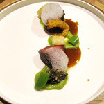 山地陽介 - 【6】メイン：仔牛ランプ肉 スナップエンドウ ドルチェフォルテソース