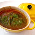 銀座 シェ・トモ - ココットの中で煮込まれたプラチナ豚　カーン風