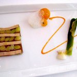 銀座 シェ・トモ - フォワグラのテリーヌと春の若葱のミルフィーユ仕立て　