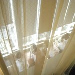 銀座 シェ・トモ - 12F個室からは11Fフロアが見下ろせる構造