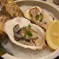 函館うに むらかみ 日本生命札幌ビル店 - 厚岸産　殻付き生牡蠣