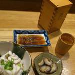 真 ゆき - とある日の一枚。ホタルイカの沖漬け、白子ポン酢、なまこのお通し三点セット♪ついつい日本酒をお願いしました。