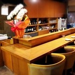 韓食酒家 yooga - カウンター　6席　テーブル　30席　宴会等承ります