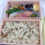 味の浜藤 - 学校でもらったお弁当ー！
            鮭がめちゃおおきくてびっくり！