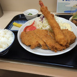 Kushikatsu Dokoro Miyakatsu - ロースカツ定食に海老フライ一本のせ❗️
                        最強❗️海老とん定食❗️