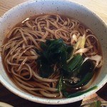 蕎麦は温かいのか冷たいのか選べます。私は温かい蕎麦で☆