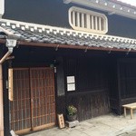 蕎麦 いち - 古民家の雰囲気をそのまま活かした玄関