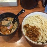 大勝軒NANA - 冷やし辛つけ麺 2015・6　ほどほどの辛さ。