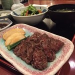 Shouya - ステーキ定食
                        
                        お肉が柔らかくてみぞれだれでサッパリ頂きました！
                         (*´ڡ`●)