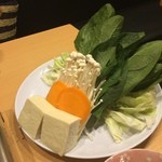 博多味処 すきやき・水たき いろは - 地鶏水炊き/野菜/2人前(4700円)