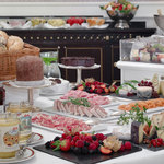 Restaurant Anna Sacher - 燦然と輝くブッフェボード