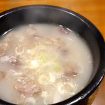 Yuga - 国産の良質な牛骨を丁寧に煮込んだ濃厚牛骨スープ。スッキリと優しい味は女性にも大人気。