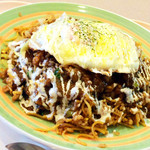 焼きそば&お好み焼 ニコニコ屋 - そばめしチーズエッグカレー 750円