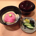 祇園にしむら - 山掛け御飯のローストビーフ乗せ。赤出汁。香の物。