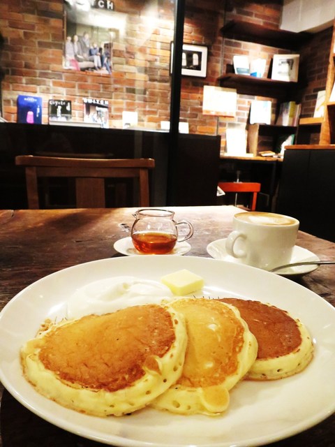 Rainy Day Bookstore &amp; Cafe photo 3