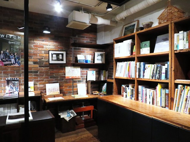Rainy Day Bookstore &amp; Cafe photo 5