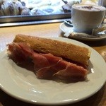 Cerveseria Catalana - バルセロナ流モーニングセット。