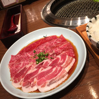 松庵 韓菜房 栄大津通店 - 炙り肉。牛と豚。