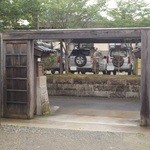 喜庵 一能 - 駐車場から表通りを望む。入り口が少し狭いので車で来られる場合は少し大回りで進入された方が良いと思います