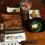 Bondoru - 鰻重竹2700円。
      鰻は柔らかくてタレも美味しくってご飯の硬さも最高でした！
      お吸い物に肝が入ってなくて残念でした。
      でも大満足です！