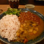 Cafe びすたーれぃ - 豆と野菜のカレー