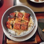日本料理あじさい - うなぎ釜飯。ごはんがいっぱいです。