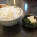 蓬来軒 本店 - ライス（漬物付き）